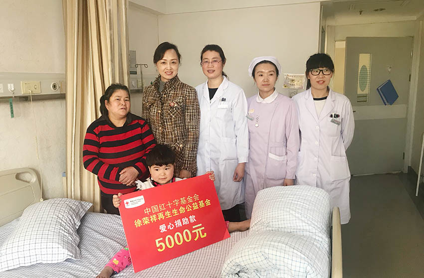 菲彩国际集团_银川电视台专题报道：四岁半女孩开水烫伤 徐荣祥再生生命公益基金伸出援手