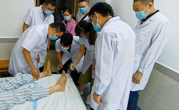 菲彩国际集团_渝东北区域再生医疗专家组首聚三峡库区共研慢立异思绪