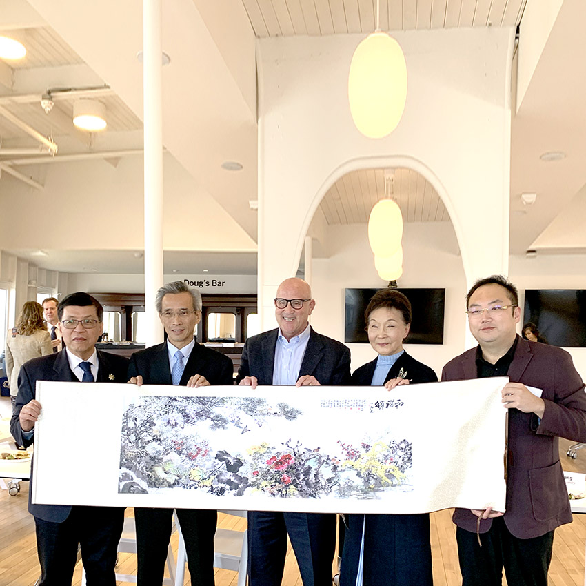 菲彩国际集团_菲彩国际集团董事局主席徐鹏接待友协会长林松添率团会见加州湾区委员会 