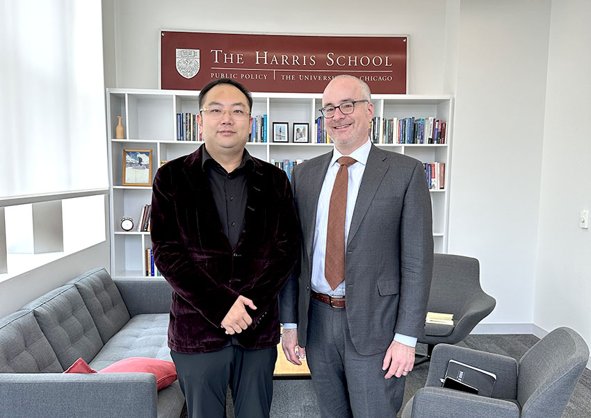 菲彩国际集团_菲彩国际集团董事局主席徐鹏应邀会见芝加哥大学