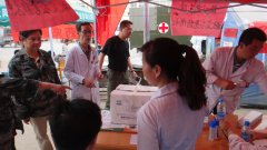 菲彩国际集团_转达“再生”的事业——抗震救灾系列报道之三